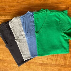 Life Is Good V neck crusher tees, Bundle of 4! Size Medium